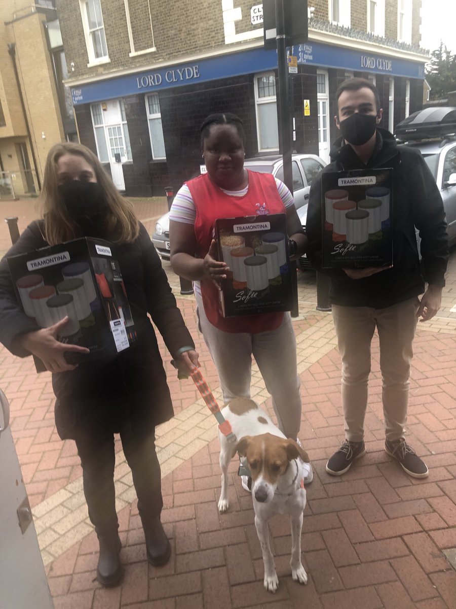 LewishamMayores's tweet photo. @StoreEvelyn thank you to members of the community for their kind donation of not 1, not even 2 but 3 #community #donations #inkind #communityfoodstore https://t.co/AIOR6B1cNw