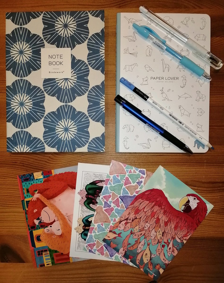deceiving_elf's tweet photo. Blue &amp; White. So simple, yet so elegant. Beautiful notebooks and pens in November's subscription box from @spotlightstat. 😊 @legami #bindewerk #stationeryaddict #blueandwhite https://t.co/zT8xoJrJij