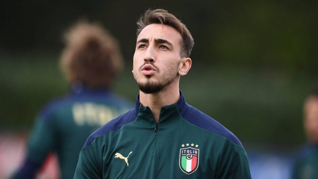  Gaetano Castrovilli (Fiorentina/ )23 year old Castrovilli enjoyed a standout campaign in his first season with Fiorentina last term. He isa CM who can play as a CAM who also loves to drift into the left side just like Aouar. He has started this season with 4 goals already