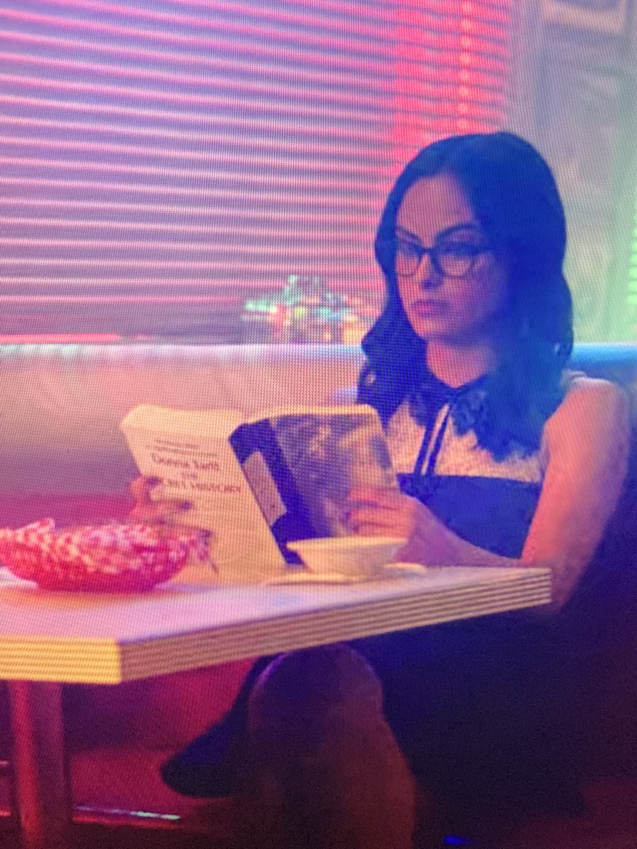 oh of COURSE veronica reads donna tartt it all makes sense