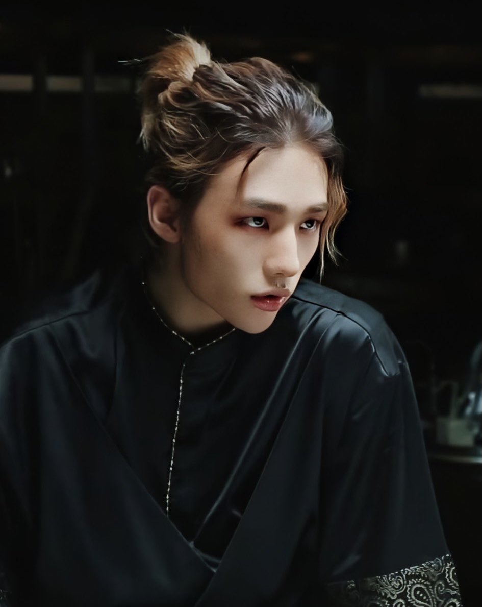 baddest bitch on the block type beat but also in love and willing to give effort for it but there’s a touch of angst because relationships are scary type beat for hyunjin