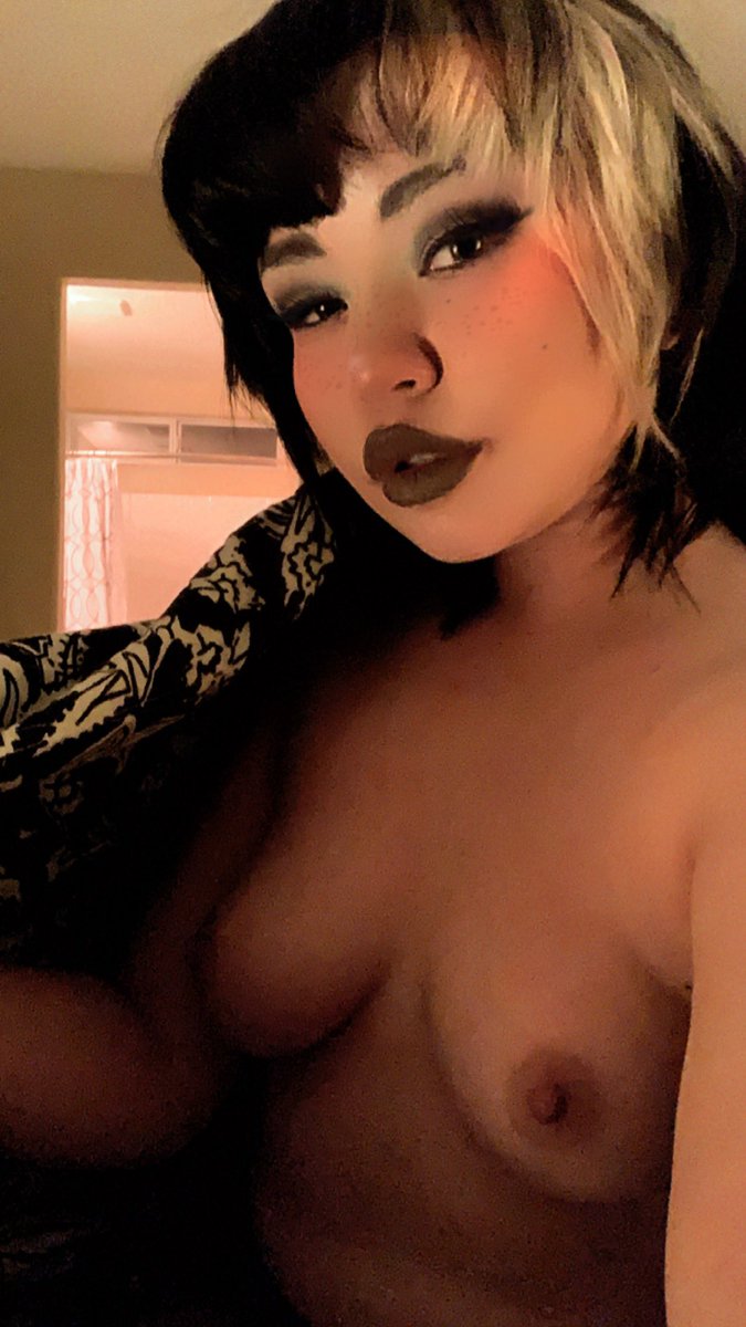 daddyth0t's tweet photo. I'm just so cold. CUM and Warm me Up? https://t.co/cyExGVofV9