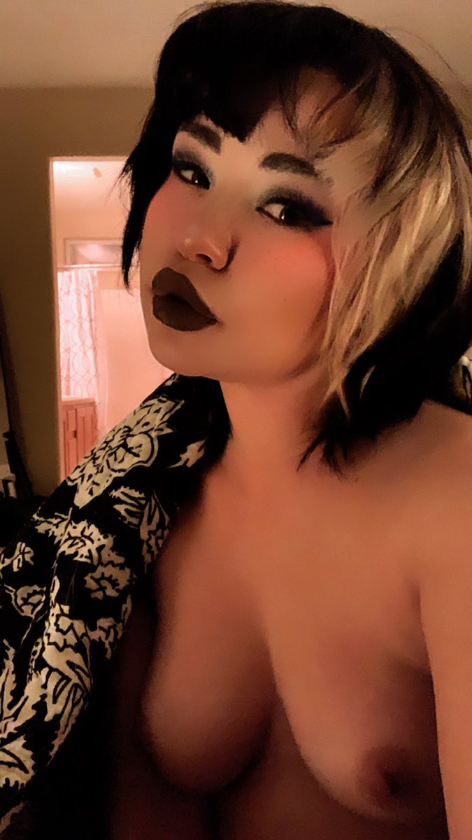 daddyth0t's tweet photo. I'm just so cold. CUM and Warm me Up? https://t.co/cyExGVofV9