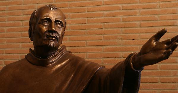 p_zvonimir's tweet photo. ➡️ Era eccellente #formatore dei #giovani chiamato "Padre Maestro"
➡️Era devoto all'#Immacolata
➡️Era noto #predicatore
➡️Era #amico dei #poveri, degli #ammalati e dei #carcerati
➡️Era un fedele seguace di San Francesco
🌟È San #FrancescoAntonioFasani https://t.co/aekmwczB2S
