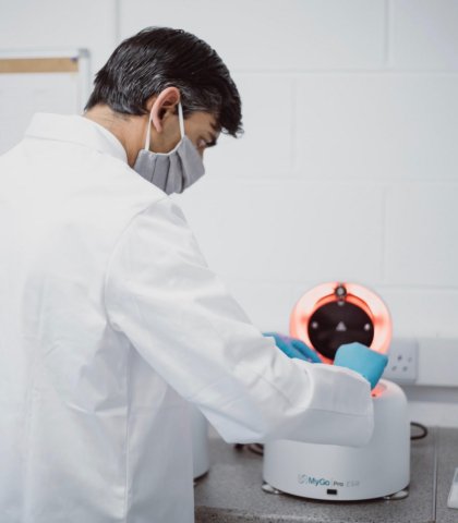 Rillus's tweet photo. Rishi the scientist, testing swabs for covid. Only likes giving out good news;  someone else can tell them the test came back positive. Arriving from nowhere into this role, you wonder if he lied on his CV. Just one science accident away from being a superhero. https://t.co/6wi1dZxCZv