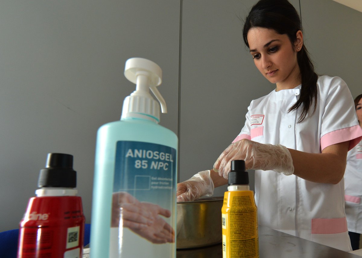 regiongrandest's tweet photo. La Région #GrandEst soutient les Instituts de Formations Sanitaires &amp; Sociales : 

✔️former davantage de professionnels dans les domaines du #social et de la #santé à la rentrée 2021-2022 

✔️promouvoir l'égalité des chances par l'attribution de bourses aux apprenants 

#CPNov20 https://t.co/WjBClY5mBl