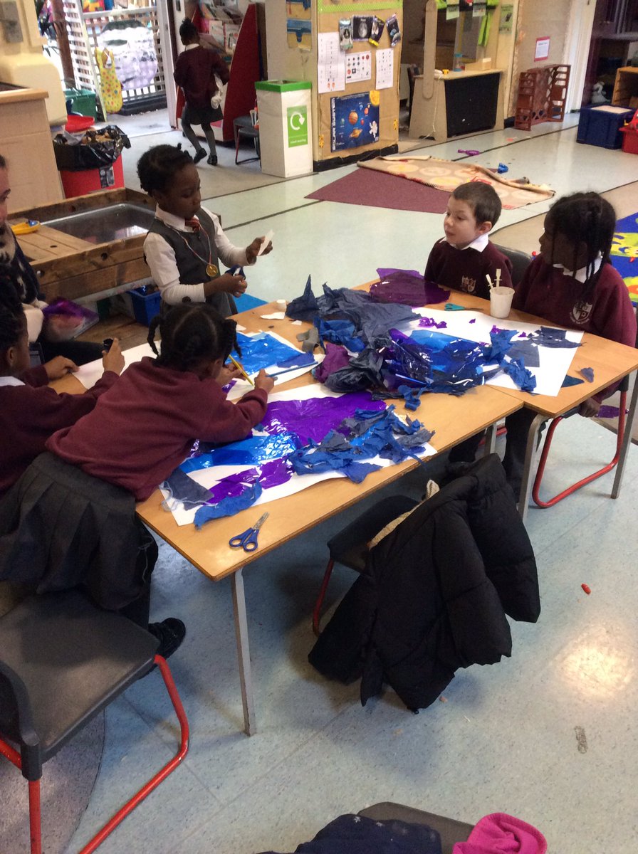 SJTDReception's tweet photo. Getting our creative hats on preparing a night sky for the nativity 🎄⭐️ https://t.co/MMGDaU6r40