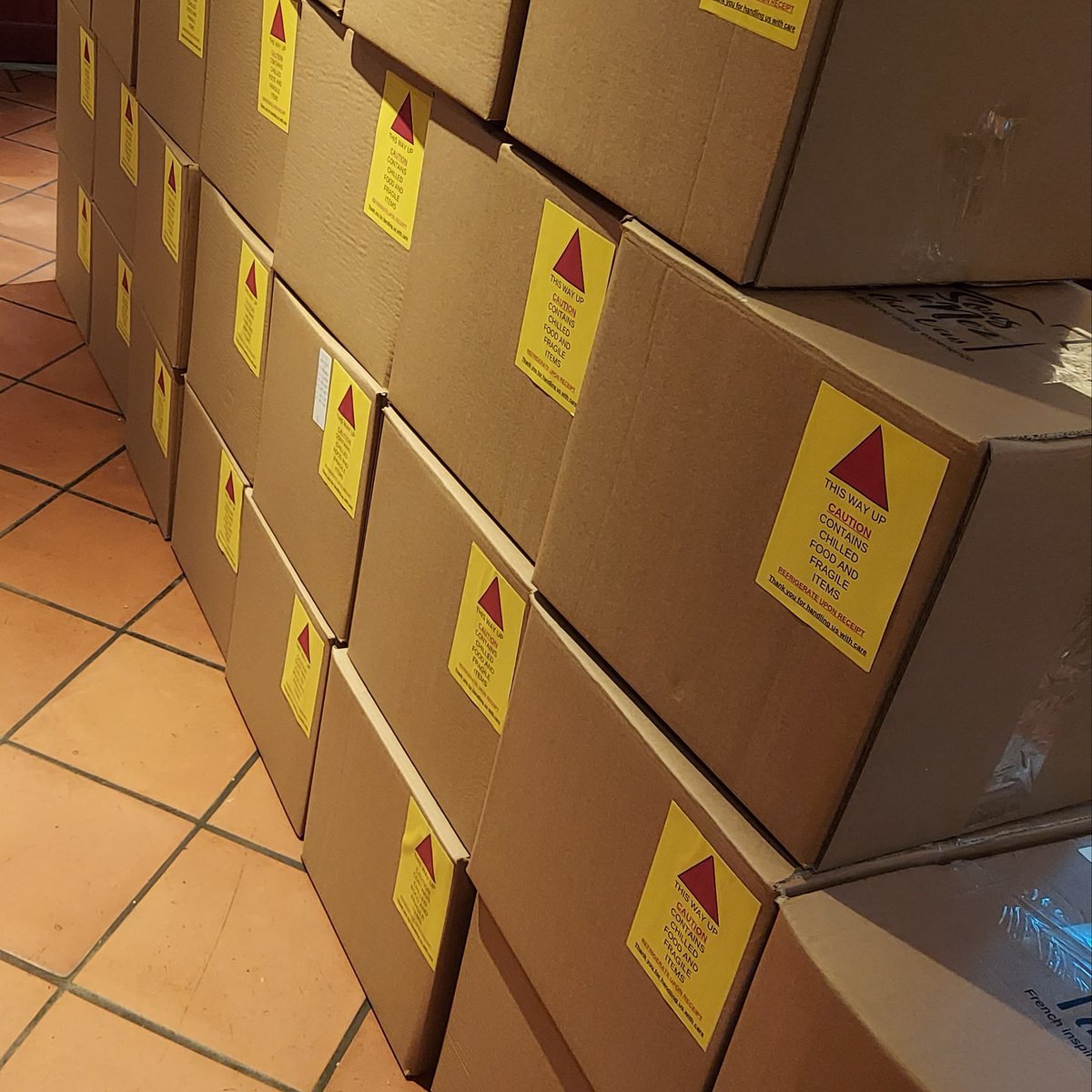 As this week's deliveries set off from our dining room to yours, next week's menu is already open !! 

View and order your Chez Vous Home Dining experience at souslenezchezvous.com

#leedseating #leedsdining #dineathome #foodbox #homedining #frenchrestaurant