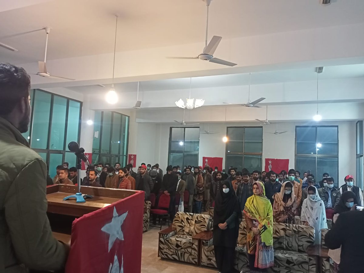 Maqbool_Baloch1's tweet photo. بی ایس او شال زون کے ڈپٹی آرگنائزر نذیر بلوچ جامعہ بلوچستان یونٹ کے آرگنائزر عاطف رودینی بلوچ اور بی ایس او کے تمام جہد کاروں کو بی ایس او کے 53 واں یوم تاسیس کے موقع پر بلوچستان کے دل شال میں کامیاب پروگرام منعقد کرنے پر مبارکباد پیش کرتے ہیں
@sakhtarmengal @Senator_Baloch https://t.co/oB5TM7dVeM