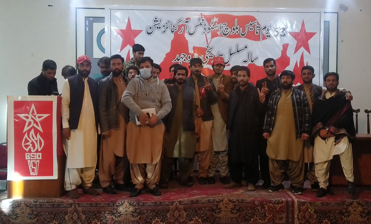 Maqbool_Baloch1's tweet photo. بی ایس او شال زون کے ڈپٹی آرگنائزر نذیر بلوچ جامعہ بلوچستان یونٹ کے آرگنائزر عاطف رودینی بلوچ اور بی ایس او کے تمام جہد کاروں کو بی ایس او کے 53 واں یوم تاسیس کے موقع پر بلوچستان کے دل شال میں کامیاب پروگرام منعقد کرنے پر مبارکباد پیش کرتے ہیں
@sakhtarmengal @Senator_Baloch https://t.co/oB5TM7dVeM