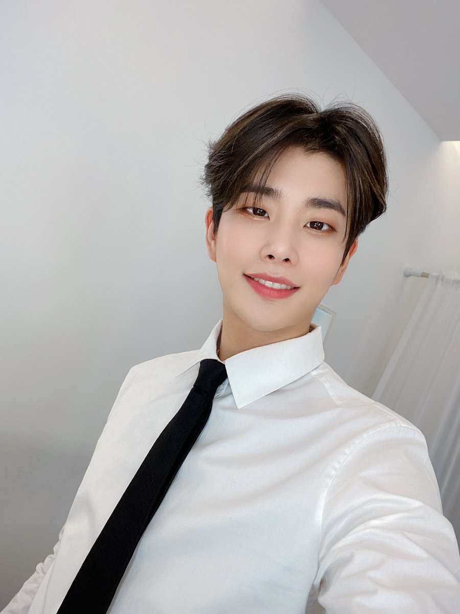 astromjsupport's tweet image. [201127]
ASTRO MJ TWITTER UPDATE
offclASTRO 

"Be sure to eat some dinner everyone🍒
Writer M-food
#SomethingDelicious #ForDinner #^^" 

-🎨
[#ASTRO•#아스트로•#MJ•#엠제이•#김명준•#エムジェイ•#金明俊]@offclASTRO @jp_offclastro