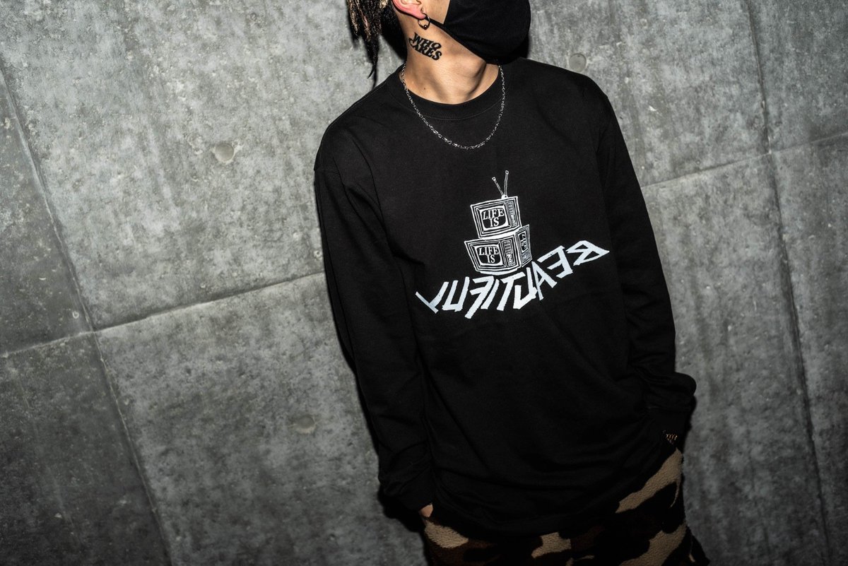 musollon's tweet photo. LIFEISBEAUTIFUL T-shirt

人生の素晴らしさは
当たり前に日々を過ごしても
気づかない。見つからない。

意��と身近な世界の
視点を変えると
小さな素晴らしさが見つかる。

反転文字には
そんな意味が込められてます。

ありがとうございます🙏

https://t.co/phUCdUphOc https://t.co/K0xyZWb3Ae