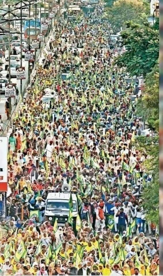 ParmodEstkan's tweet photo. यह देश का अन्नदाता #किसान है कोई राजनीतिक प्रपंच से जुटाई गई भीड़ नही है ओर किसान अपना हक मांग रहे है, सत्ता में हिस्सेदारी नही.. 
उनकी बात सुनी जानी चाहिए..
#किसानआंदोलन
#जय_किसान 
@vijaykbandhu @VSDhariwal @NmopsInd @PBSS_NMOPS_HR @HR_conductor https://t.co/x3Lv4edYQV