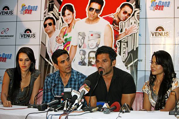 Lets celebrate #11YearsOfDeDanaDan Today - One Of All Time Best Comedy Movie

@SunielVShetty @akshaykumar #KatrinaKaif @reddysameera @NehaDhupia @SirPareshRawal @iamjohnylever @rajpalofficial @aditigovitrikar 

Directed By @priyadarshandir