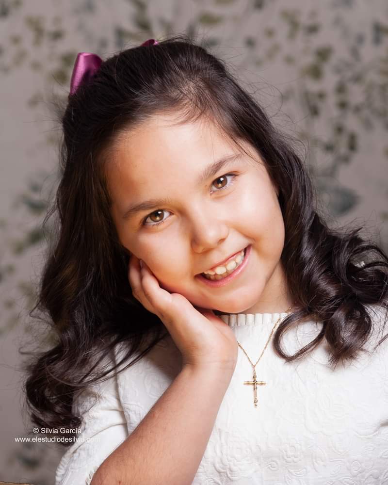EstudiodeSilvia's tweet photo. Maribel... todo dulzura, hasta que se calza los esquís y se lanza por la pista.😍
#sierradeguadarrama #moralzarzal #fotografianatural #Comuniones2020 https://t.co/EiIxp8x0Z1