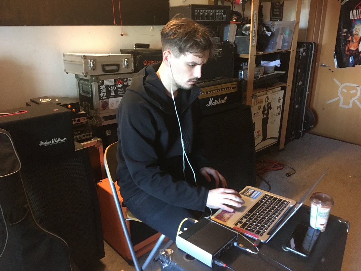 Petrol_Girls's tweet photo. Whoooo wants to hear A BRAND NEW PETROL GIRLS SONG??? Out in one week on bandcamp Friday/ 4th Dec - exclusively on @Bandcamp <3 we recorded this one across bedrooms &amp; practice rooms earlier in autumn and cannot wait to share it with you! https://t.co/KJddxXqMmw