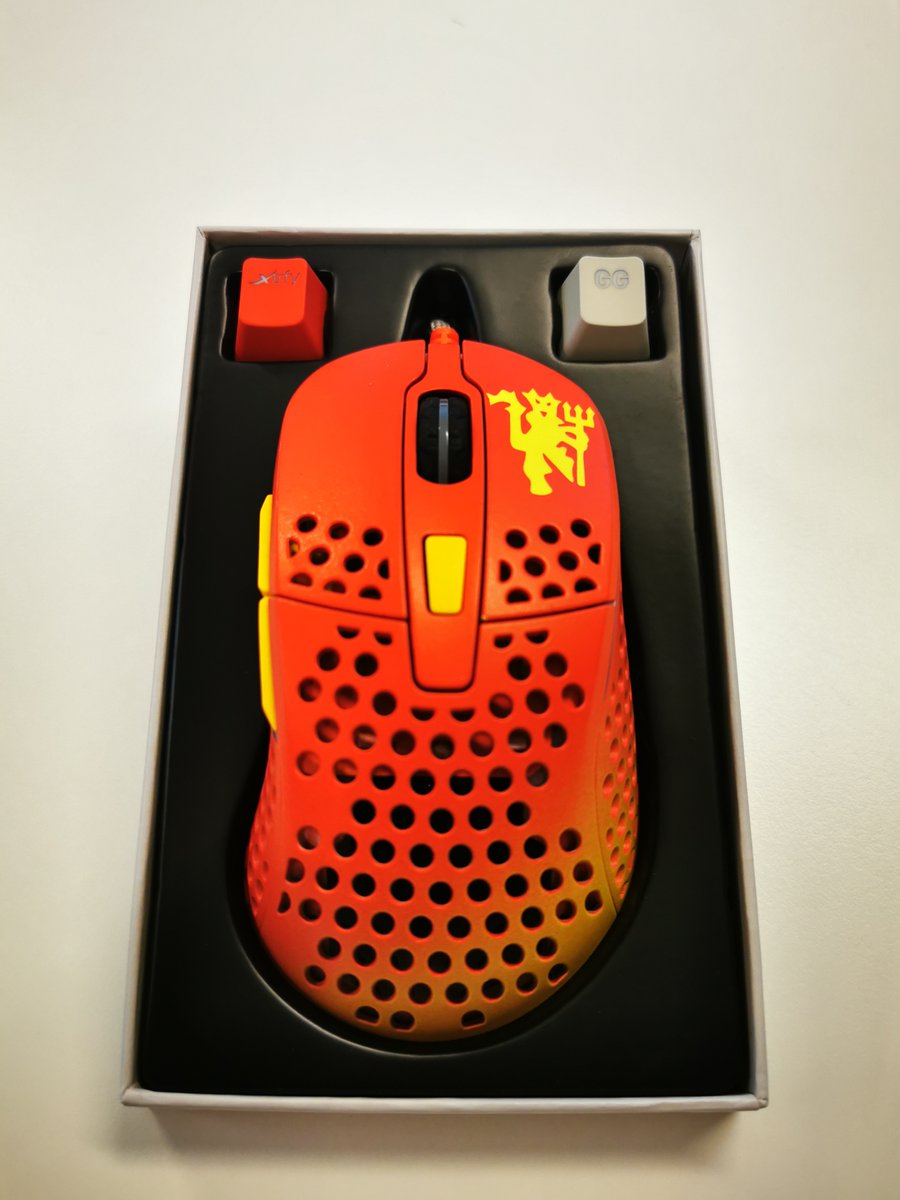 lackeringen's tweet photo. Got this custom made @Xtrfy M4 by the mail today. Love the @ManUtd devil on the front. Made by leonardodamouse, make sure to follow him on Instagram. https://t.co/CId0duxNj1