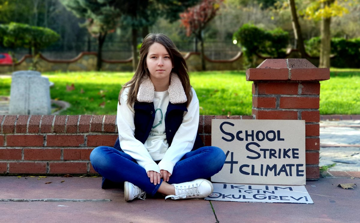 My 88th week on #ClimateStrike 🌍 Don't support the climate crisis. Don't fall for shopping traps. Avoid overconsumption. Turn Black Fridays into Green Fridays 🌎#FaceTheClimateEmergency #schoolstrike4climate #FridaysForFuture #GreenFriday
