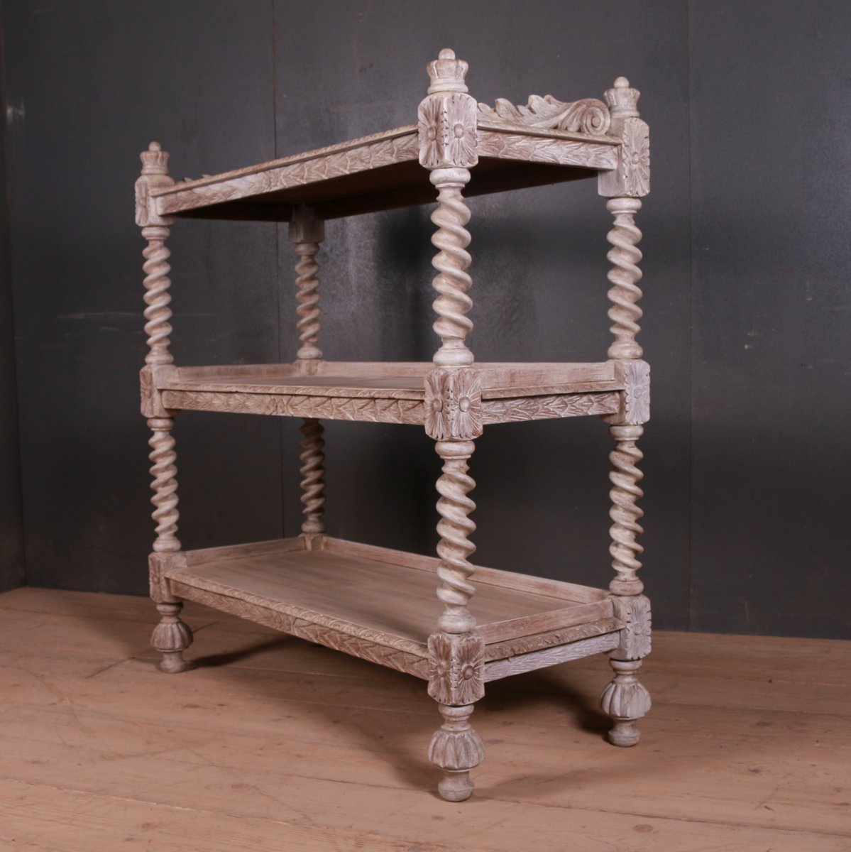 ArcadiaAntiques's tweet photo. Good 19th Century bleached oak three tier buffet with carved crowns.
Price: £1,495
https://t.co/nUBCmEnpqm
#EnglishBleachedOakBuffets #threetierbuffets #antiquebuffets https://t.co/PEVEcecpX0