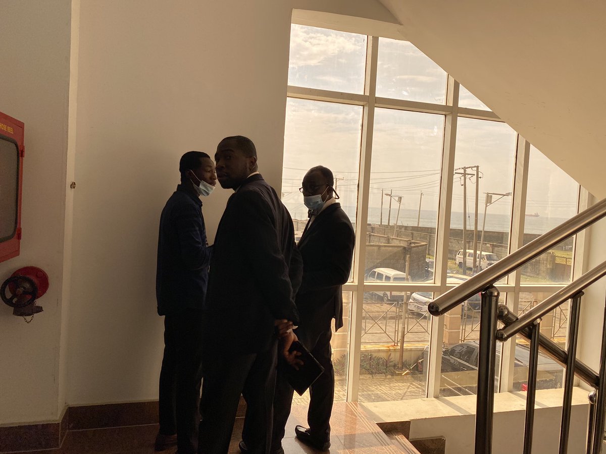 10:15 At the Lagos State  #EndSARS   Judicial Panel of Enquiry.It looks like LCC will be cross examined today. I’ve seen the two legal teams of Mr. O and his boys, and the LCC, huddled outside. I got here on time alright, but registrar and I had a fight about where I should sit.  https://twitter.com/editieffiong/status/1330075378543714308
