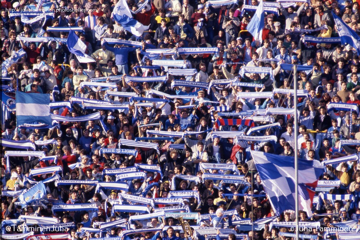 TamminenJuha's tweet photo. Tifosi del Napoli, 24 novembre 1985 #Napoli #SSCNapoli #CalcioNapoli #tifosi #CommandoUltra #BlueTiger #Ultras #Maradona #DIegoMaradona #HastaSiempreDiego https://t.co/ZMXWsPJ2jX