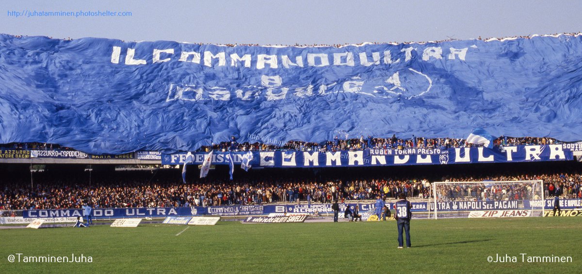 TamminenJuha's tweet photo. Tifosi del Napoli, 24 novembre 1985 #Napoli #SSCNapoli #CalcioNapoli #tifosi #CommandoUltra #BlueTiger #Ultras #Maradona #DIegoMaradona #HastaSiempreDiego https://t.co/ZMXWsPJ2jX
