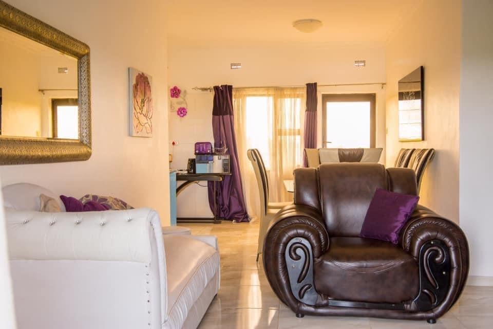 propertygalax2's tweet photo. Sandton  (Westgate) - 3 Bedroom flat for rent
✓ Fitted kitchen
✓ Lounge &amp; dining
✓ Main ensuite bedroom
✓ Borehole water
✓ Equipped with CCTVs
✓ Secure parking
Rental fees are at US$500. WhatsApp 0771835705, Call/text (024)2753943; 0734157338; 0713045200. #Budget2021 https://t.co/FWPEWugbm1