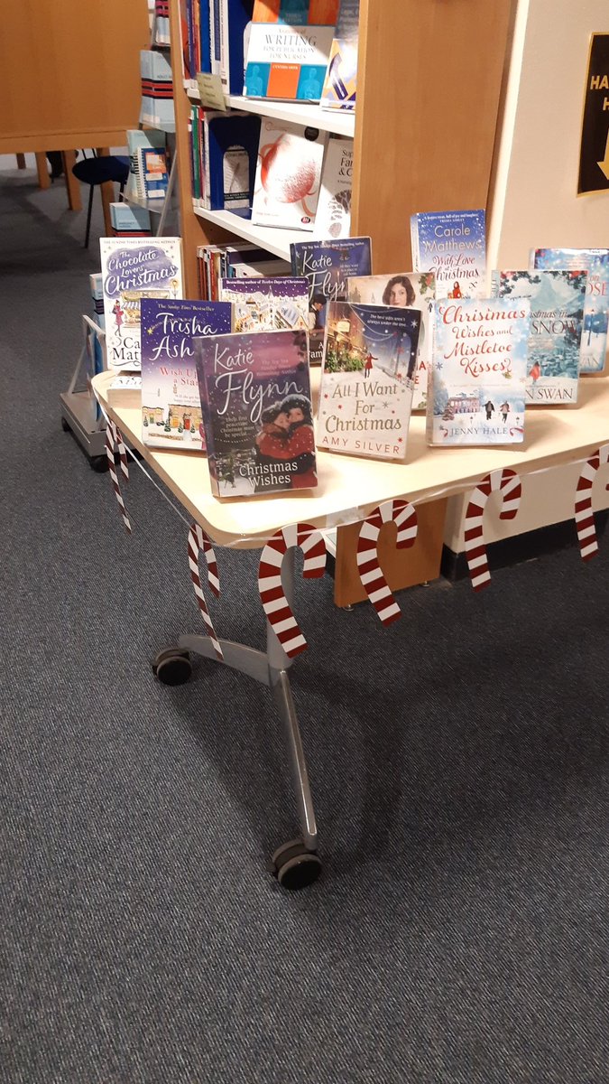 nhsggclibrary's tweet photo. Christmas themed books now on display at GRI. #ChristmasIsComing #canIputthetreeupyet https://t.co/z2vtLulu8Y