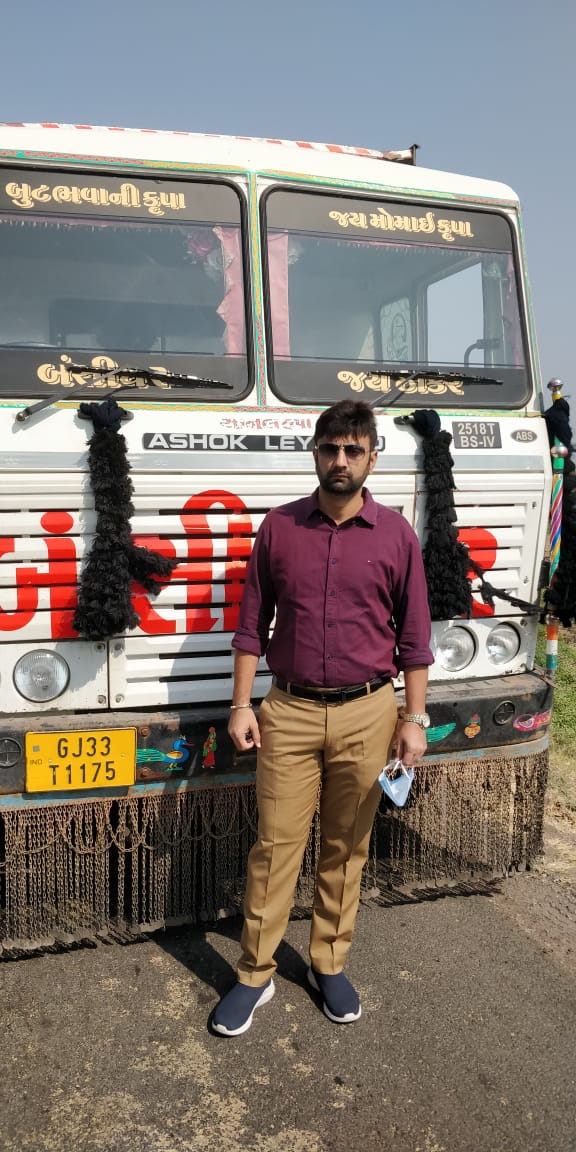 apbhatt_2270's tweet photo. રાણપુર તાલુકાનાં કુંડલી - બુબાવાવ વચ્ચેનાં રસ્તા ઉપર સધન ચેકિંગ હાથ ધરી ૩૨ ટન તથા ૩ ટન સાદી રેતી રોયલ્ટી વગર વહન કરતું ડમ્પર અને ટ્રેક્ટરને સીઝ કરવામાં આવ્યુ. 
@pkumarias @Collectorbotad @barwala_prant https://t.co/3cfxcAqZFt