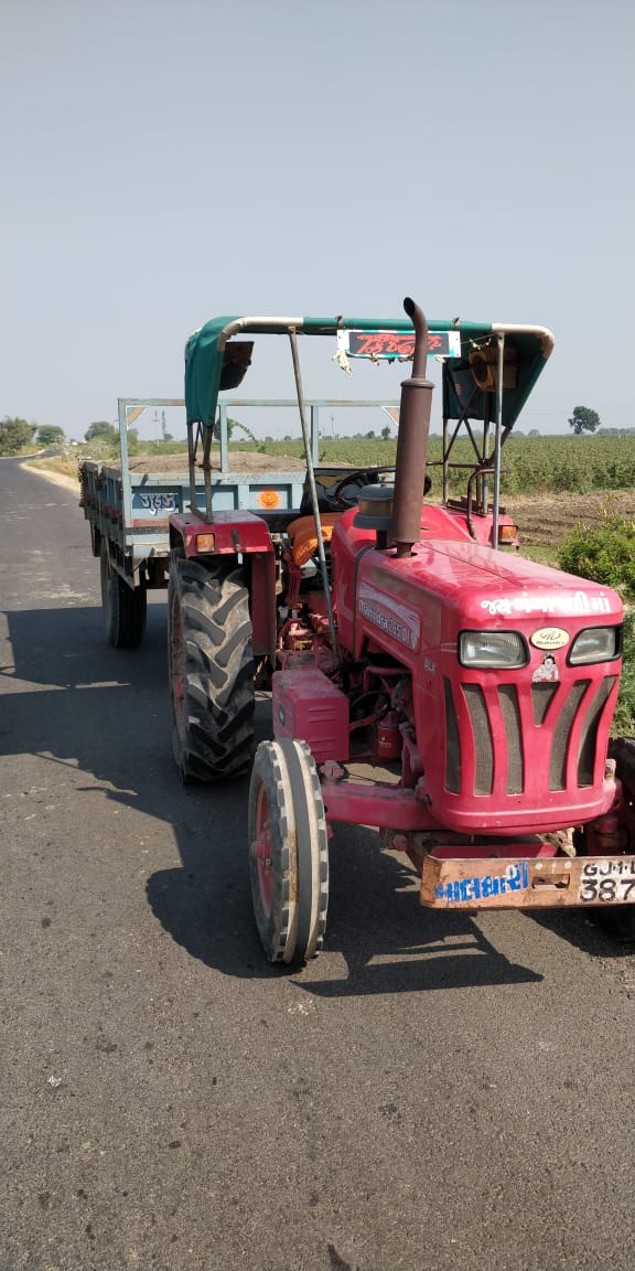 apbhatt_2270's tweet photo. રાણપુર તાલુકાનાં કુંડલી - બુબાવાવ વચ્ચેનાં રસ્તા ઉપર સધન ચેકિંગ હાથ ધરી ૩૨ ટન તથા ૩ ટન સાદી રેતી રોયલ્ટી વગર વહન કરતું ડમ્પર અને ટ્રેક્ટરને સીઝ કરવામાં આવ્યુ. 
@pkumarias @Collectorbotad @barwala_prant https://t.co/3cfxcAqZFt