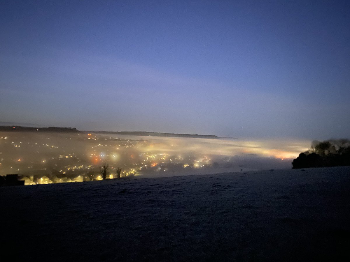 JulianGWatkins's tweet photo. View over #Stroud this morning @stroudnews https://t.co/0u3FdCsDh6