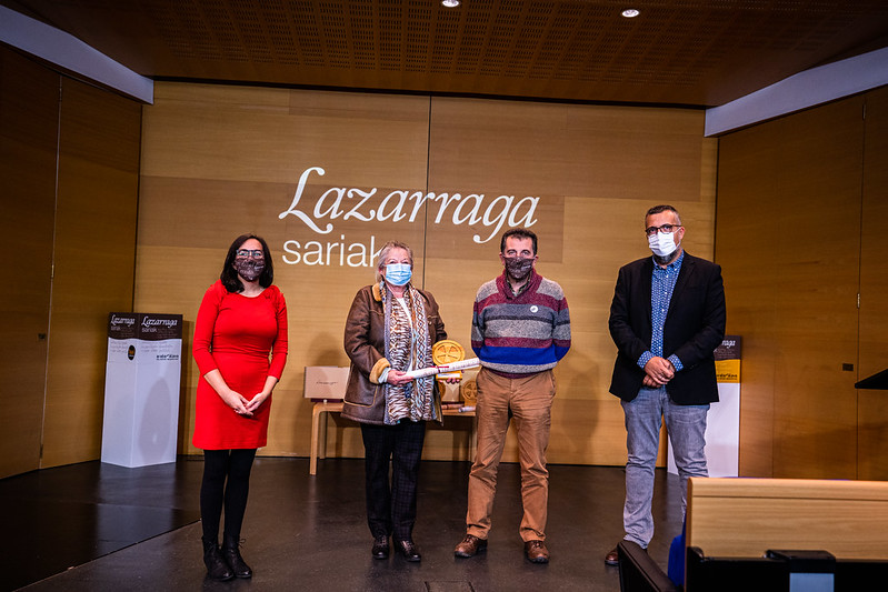 BaiEuskarari's tweet photo. #LazarragaSariak2020
Lehiakortasunerako giltzarri dute euskara Lazarraga Saria jaso duten enpresek 

https://t.co/w9zTieBL8h

@artgia_da Sorgune Aretoa, @asasam_ayala elkartea, Uriarte Industrial, Museo del Órgano jatetxea eta @bertakoeus Igogailuak saritu dituzte.

GEHIAGO ⤵️ https://t.co/R0w8hjmezp