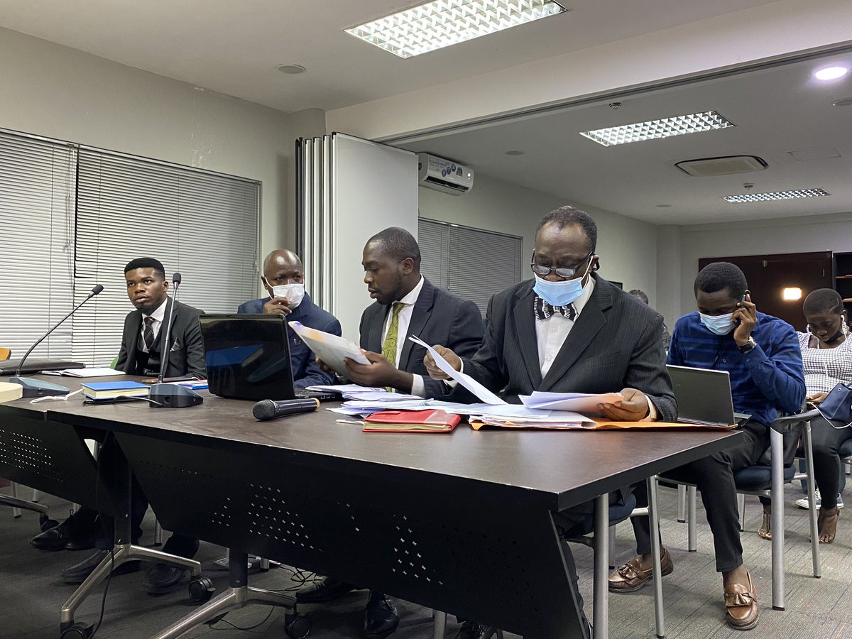 10:36 Mr. O & The Gang Just walked in. This is the first ghen(!) of what likely is going to be a ghen ghen day.