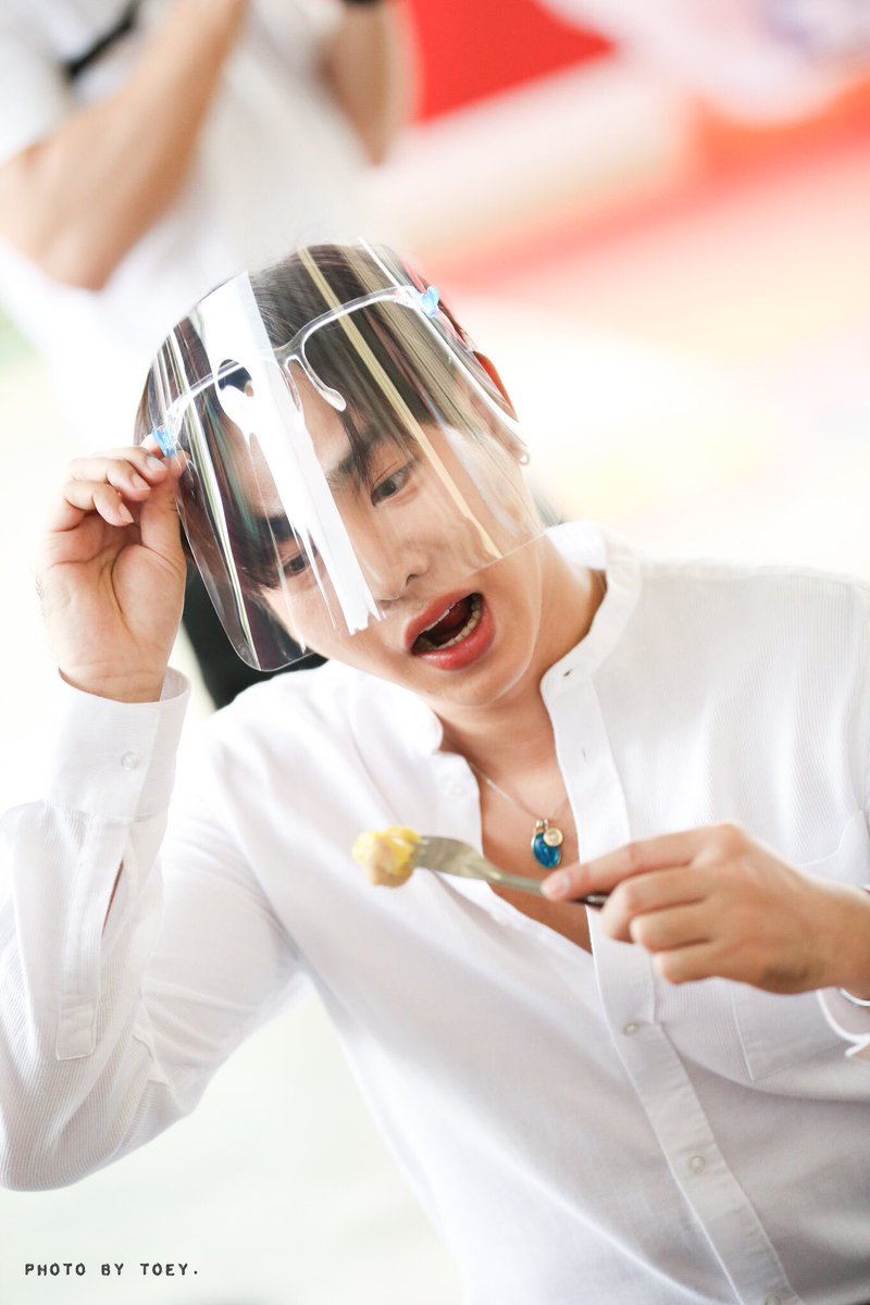 photobytoey's tweet photo. ถ้าไม่เป็นศิลปิน...คงไปเป็นตลก 

#เป๊กผลิตโชค
#PeckPalitchoke 
#palitgallery 
#photobytoey https://t.co/FG91VF69W1