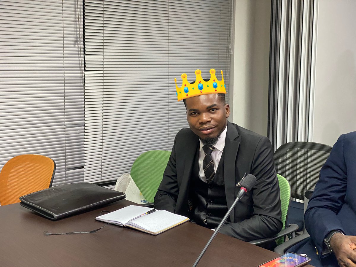 10:45 I don’t know what this young lawyer (let’s call him Yung Thug) on Mr. O table thinks I am, but he just walked up and asked me to send photos I took of him.Tried to tell Yung Thug he could ask nicely, but he wasn’t hearing it. I have suffered.