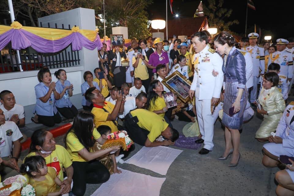 tkq22S6MzBDcxcM's tweet photo. เมืองไทยแสนดีและมีสถาบันพระมหากษัตริย์ #น้ำใจของคนไทยเป็นเลิศ https://t.co/wxOV5EoDMa