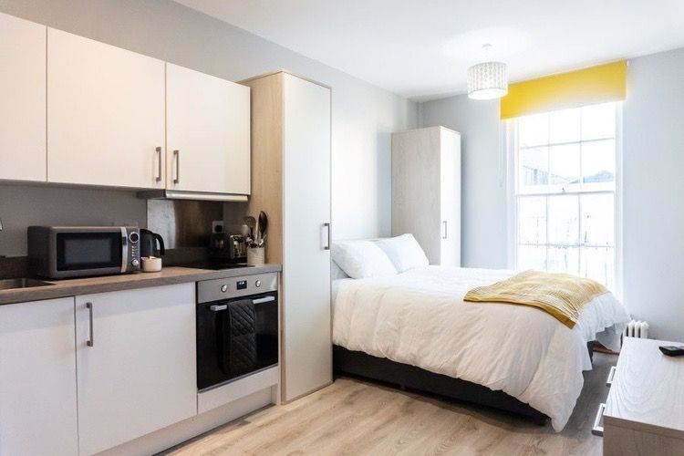 staylets1's tweet photo. We have safe covid clean #servicedapartments available in #Cheltenham and #Egham for anyone in need. 🧡

Offering comfortable and affordable apartments with everything you need to safely quarantine. 

https://t.co/WwydHfvYXT

#fullyfurnishedaccommodation #contactlessentry https://t.co/OyQERC154L