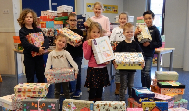 hk5heerenlanden's tweet photo. Schoenendoosactie op CBS Juliana in Leerdam -  https://t.co/BMfjoBfi1d https://t.co/lDgu4Ao04u