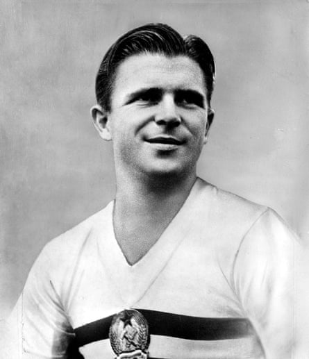 edizionislam's tweet photo. 25 novembre 1953: Inghilterra-Ungheria 3-6.
Il giorno in cui Puskas fece crollare l'Impero

Andrea Schianchi - Clamoroso a Wembley
#calcio #libri https://t.co/r2u8H8622K