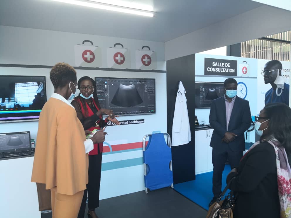 NdeyAwa's tweet photo. Nous sommes au #cicad pour le  #ForumNumerique2020, @free_senegal venez découvrir ce que la #5G #freebusiness nous offre comme possibilités... #teleconsultation #echographie à distance dans une ambulance... #mobility #AugmentedReality #iot. @Macky_Sall #kebetu #innovation #tech https://t.co/EHgNcamk8k