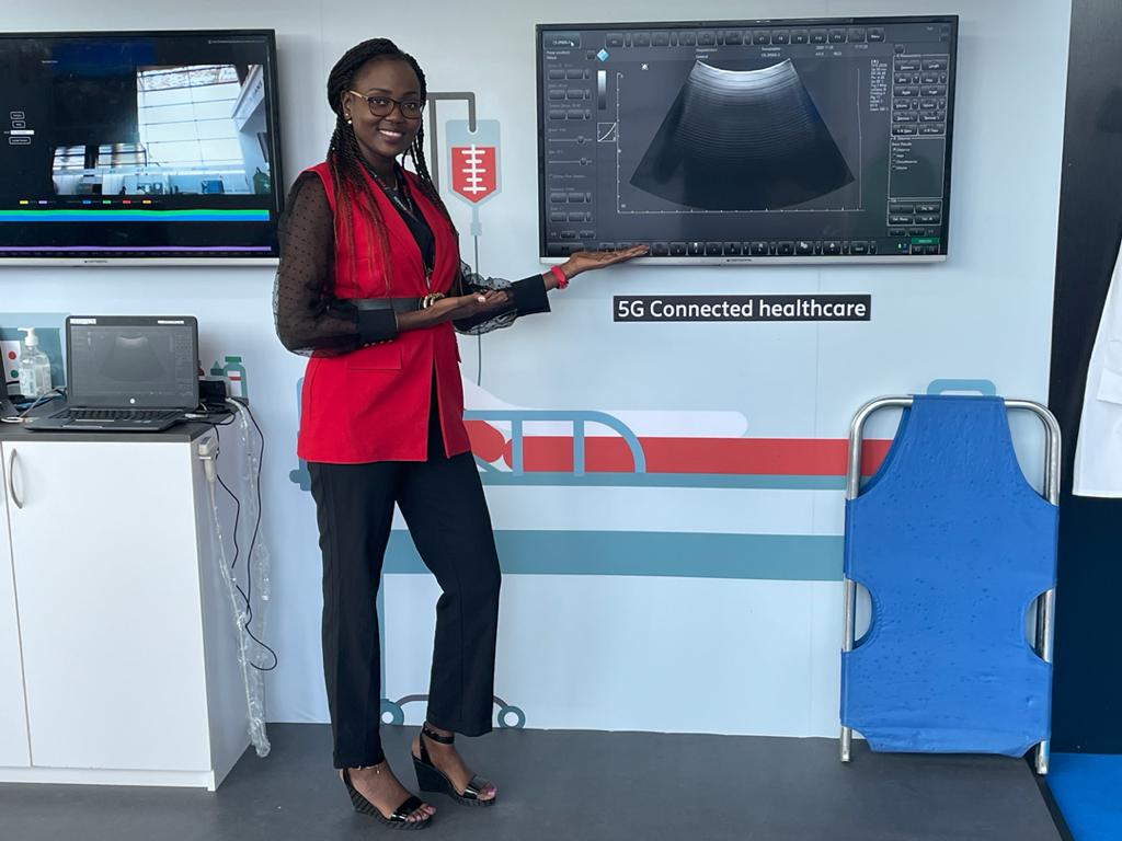 NdeyAwa's tweet photo. Nous sommes au #cicad pour le  #ForumNumerique2020, @free_senegal venez découvrir ce que la #5G #freebusiness nous offre comme possibilités... #teleconsultation #echographie à distance dans une ambulance... #mobility #AugmentedReality #iot. @Macky_Sall #kebetu #innovation #tech https://t.co/EHgNcamk8k