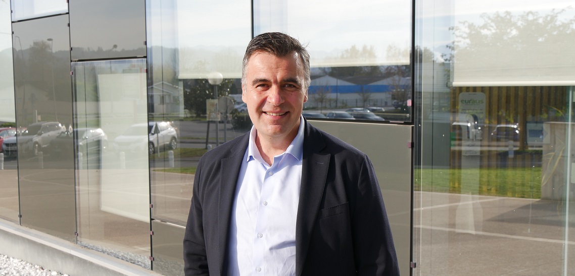 gilet_anne's tweet photo. Rares sont les coopératives à avoir choisi le conseil... @euralis l'a dit et l'a fait ! Structuration et cession des entités "phytos", large offre de conseils, formation des équipes terrain... Laurent Dubain, directeur du pôle agricole, nous dit tout ! https://t.co/Io2a3S1g1z https://t.co/4tFRPkQ3xF
