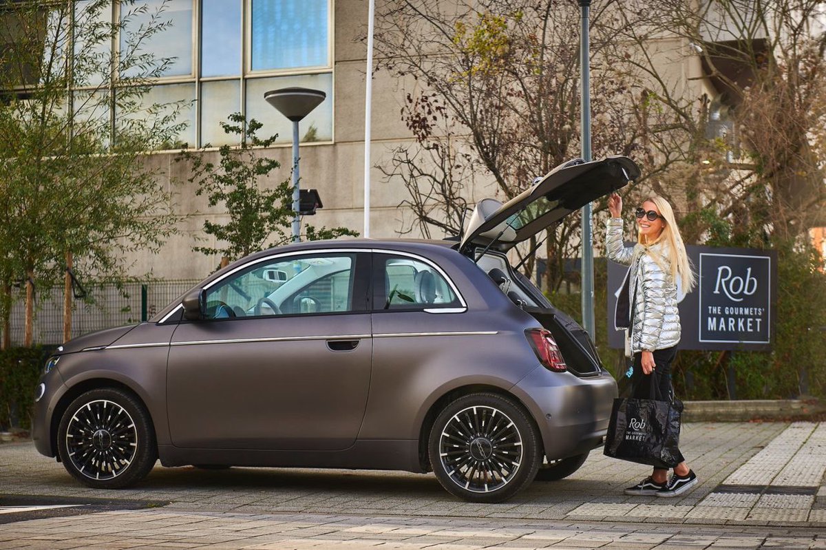 officialenzari's tweet photo. The Fiat New 500 on stage in the streets of Brussels 😍
https://t.co/p3pQKIkfQq #fca #New500 #fiat #500e #madeinturin #italy #design #brussels #europe #enzari #italiancars Photography by Dorian Lohse. https://t.co/p2aQPGAuvy (Thanks to Dominique Fontiginies for the photos 🙏👍) https://t.co/CcbRvVfytU