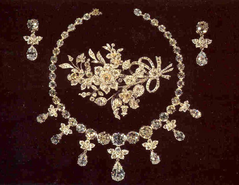 рубиновая парюра виттельсбахов. парюра что это. малахитовая парюра. ювелирные изделия парюра. парюра терезы баварской.