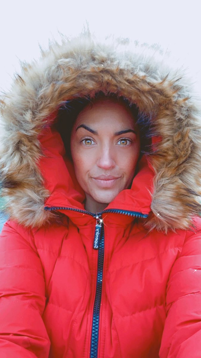 Walking in the winter makes me 
A🤍P🤍P🤍Y ❄️ 

#fitness #FridayMotivation