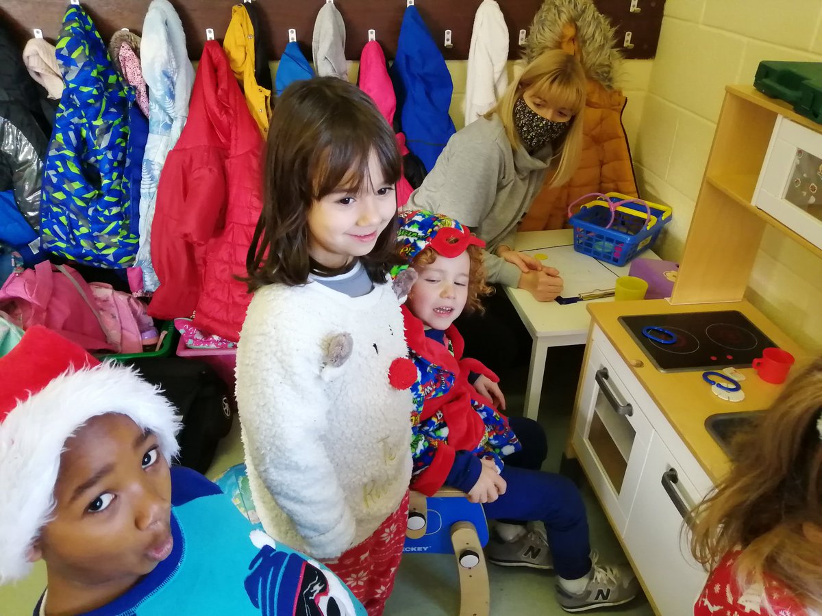 Toy Show For/ PJ'S Day for Dublin Zoo #LateLateToyShow @DublinZoo https://t.co/X4cqMHIFrQ