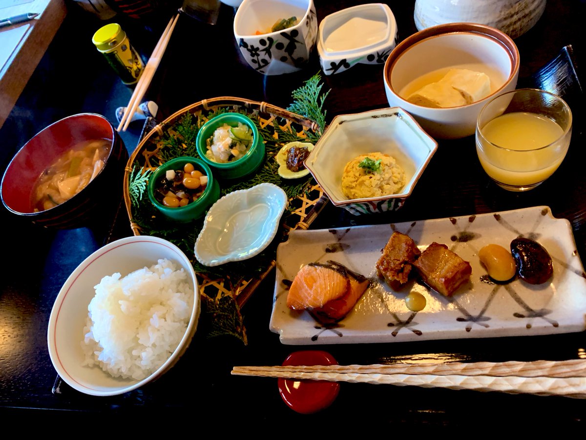「長野県の星野リゾートのご飯が美味しすぎてデブ活まっしぐらでした。筆談とテキストで」|あしゅらん⊿ ◝('ω')◜のイラスト