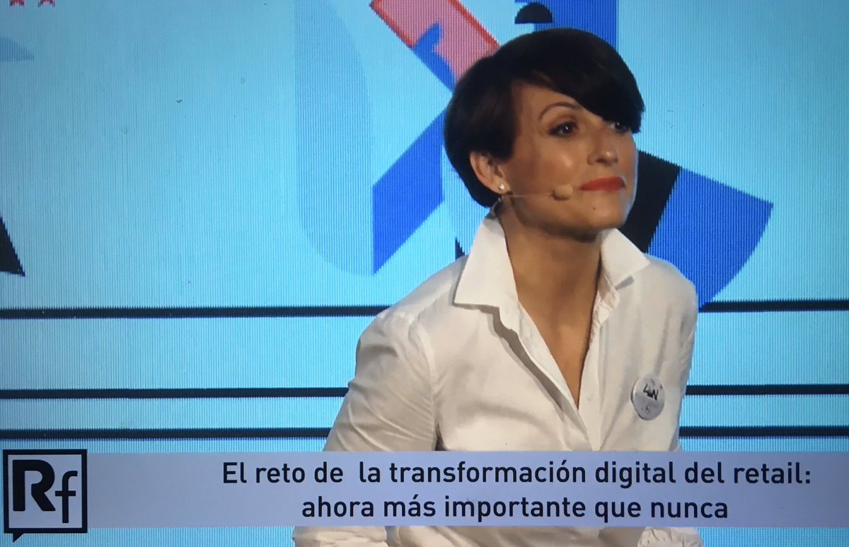 begoescolano's tweet photo. Otro⚡️Wow⚡️por la espontaneidad de @susanalluna pedazo de presentadora de @retailfuturecv  #digitalización #artesanía #retail #retailf20 
#diseñoretail @xavicalvo 

Con @OficinaPATECO @sifco @ConfecomercCV @uniogremial @GVAartesania https://t.co/ye88XAGduh