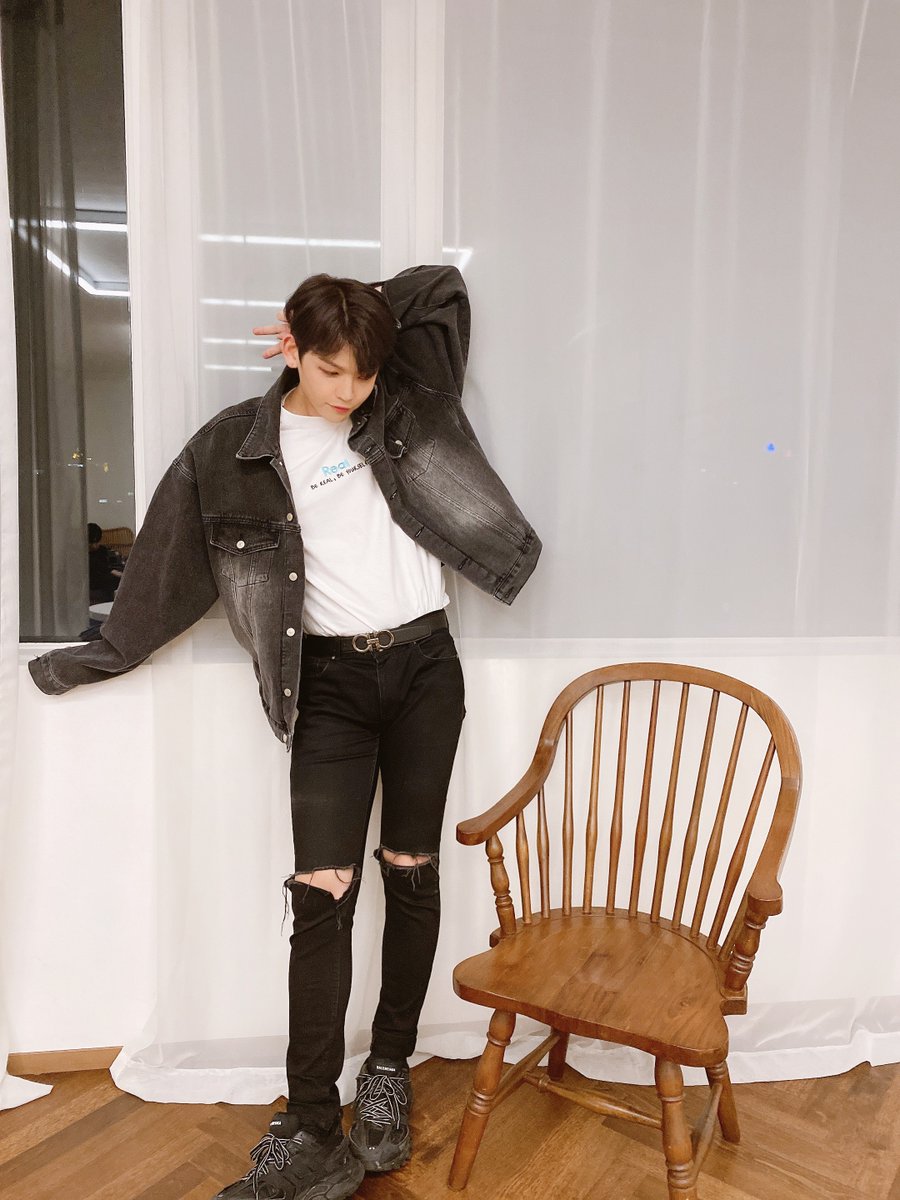 UP10TION's tweet photo. [#쿤] 내일봐요😇😇💛💛 https://t.co/Do70Pweggz