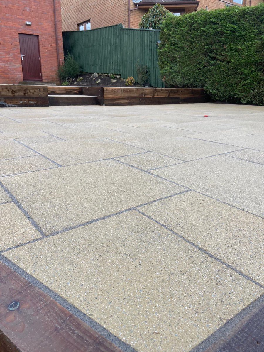 SDProjects's tweet image. A new split level patio in Buff textured slabbing by our Falkirk squad 

Call us on 0141 638 3335 for a free quote 📞